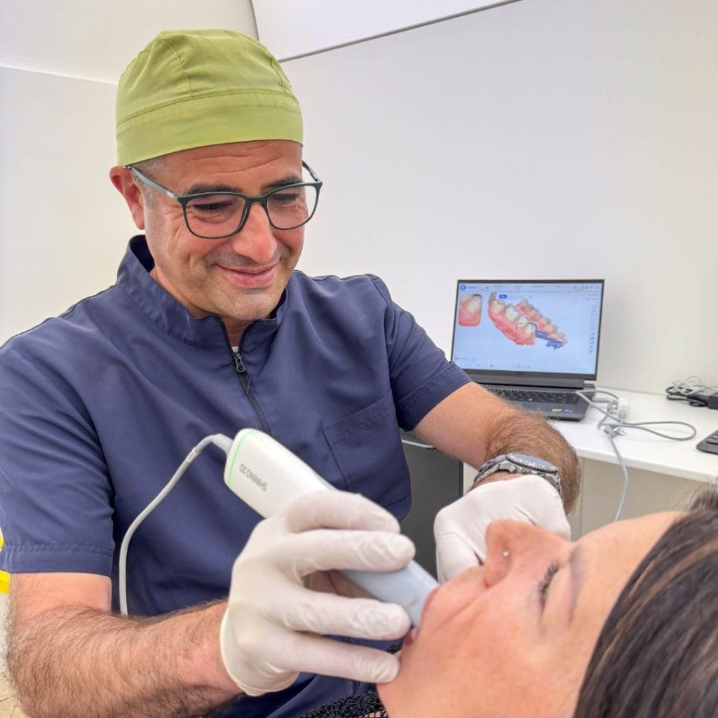 FOTO CI PRENDIAMO CURA DI TE - Dentista a Vicenza