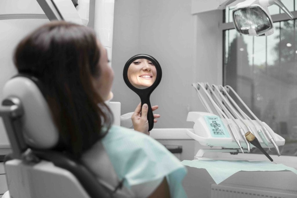 Come funziona la pulizia dei denti dal dentista 1 Come funziona la pulizia dei denti