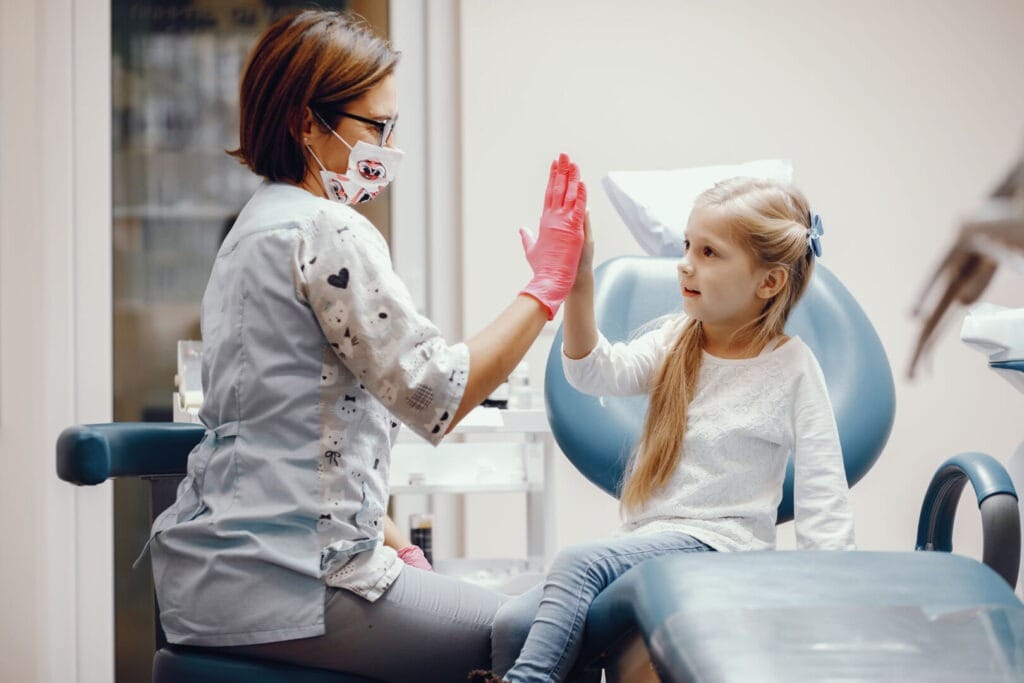 Dentista per bambini: come prendersi cura del sorriso dei più piccoli fin dai primi anni 1 dentista-per-bambini